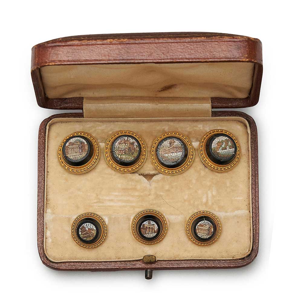 A COLLECTION OF DRESS STUDS AND BUTTONS